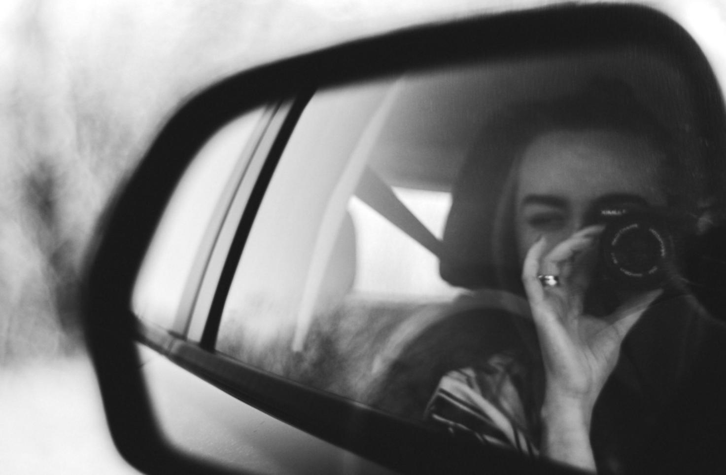 Workshop di fotografia matrimoniale in corso con studenti che praticano tecniche di composizione